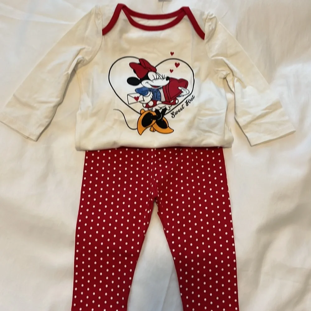 BabyGap Minnie Mouse onesie and red leggings outfit